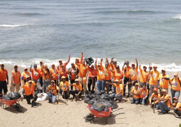 Por los océanos, Defensa Civil realiza jornada de limpieza de costas