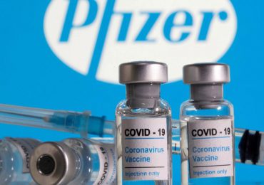 Inician en Europa examen de versión modificada de vacuna Pfizer contra Covid