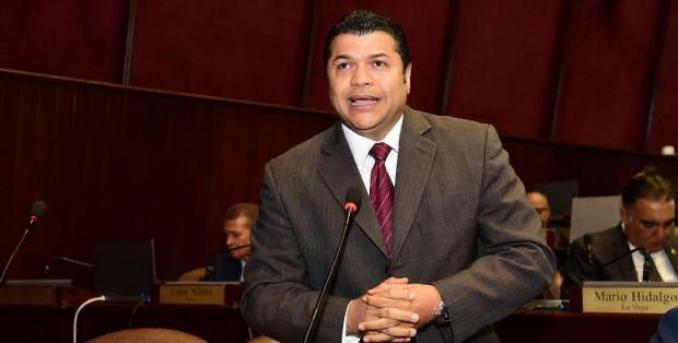 Diputado Tobías Crespo acusa al gobierno de llevar festival de préstamos