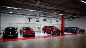 EEUU extiende investigación a Tesla por colisiones con vehículos de emergencia