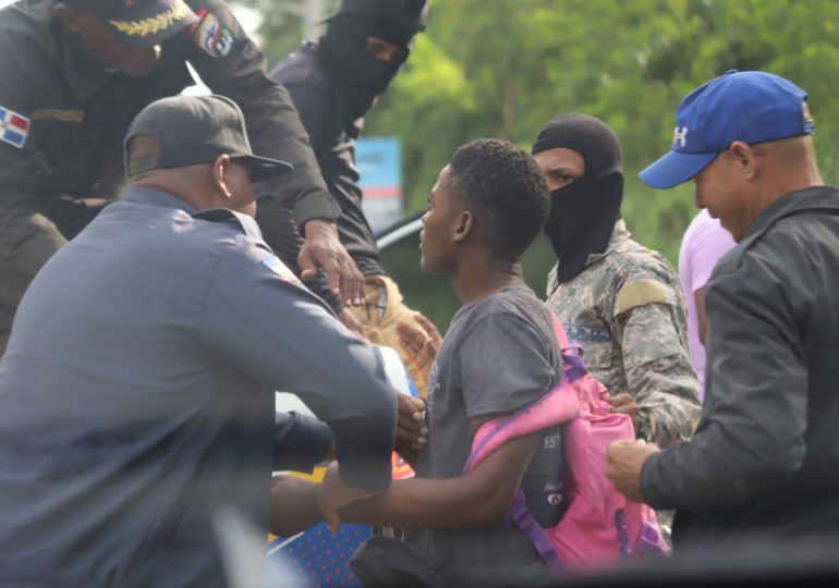 ASDN y Migración detienen 166 haitianos ilegales que ocupaban la vía pública