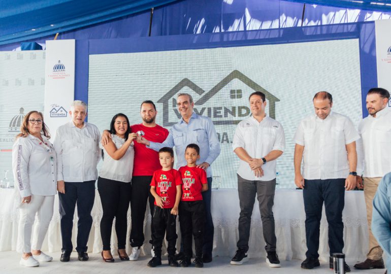 Presidente Abinader entrega primeros apartamentos del plan “Mi Vivienda” Los Salados en Santiago