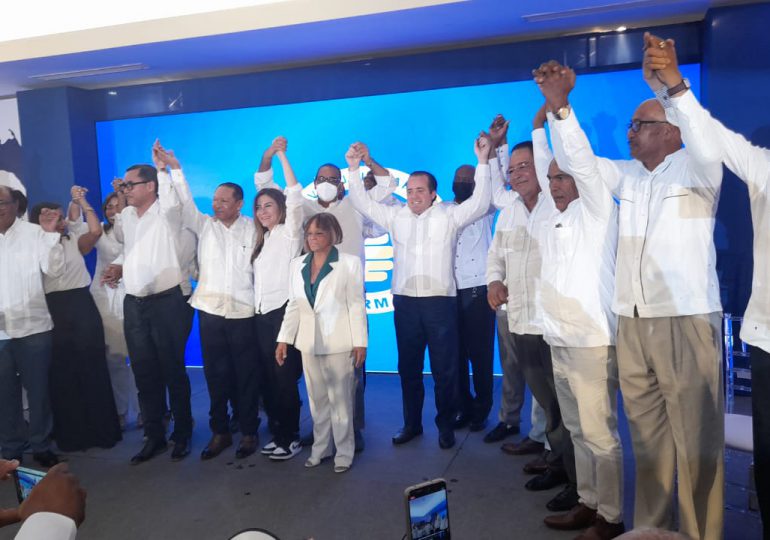 José Ignacio Paliza juramenta a 23 ex diputados del PRD