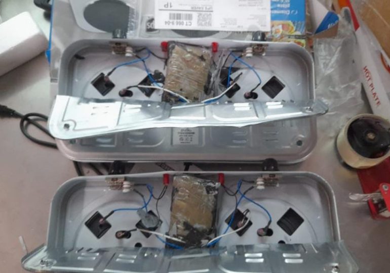 DNCD detecta en el AILA dos paquetes de cocaína en estufa eléctrica