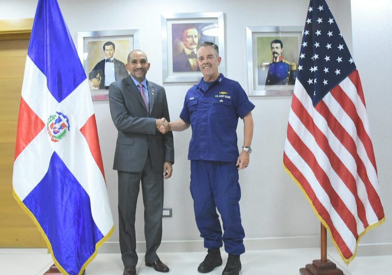 Presidente DNCD se reúne con Director Fuerza Interagencial Sur de EEUU