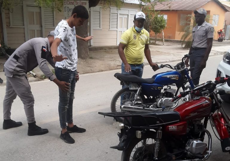 Policía ocupa armas, drogas y dinero durante operativos en Azua