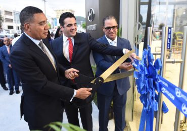 Magna Motors celebra 7mo. aniversario en Jamaica con el lanzamiento de nuevo showroom de clase mundial