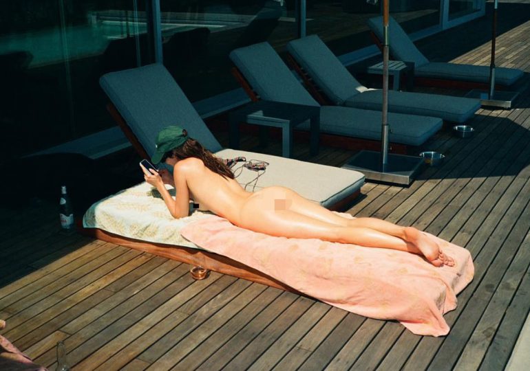 La modelo Kendall Jenner toma el sol desnuda
