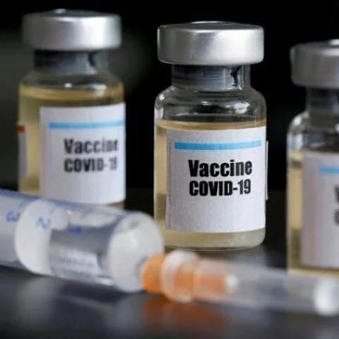 Gobierno de EEUU reclama a laboratorios fabricar vacunas que apunten a subvariantes de ómicron