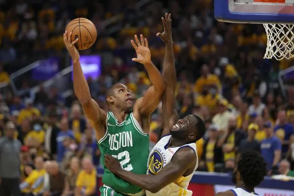 Al Horford "todavía estamos vivo" los Celtics buscan empatar la serie este jueves