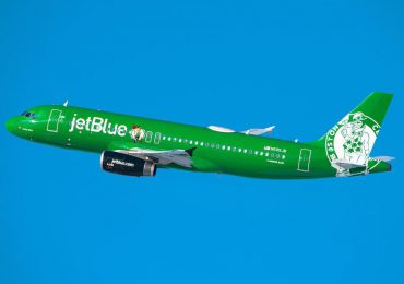 Aterriza en Puerto Plata avión rinde homenaje a Boston Celtics