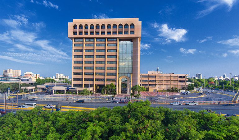 The Banker revalida liderazgo local y regional del Banco Popular Dominicano