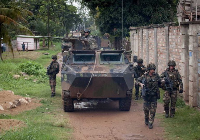 Francia confirma la muerte de un francés en "combates" en Ucrania