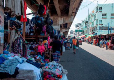 Comerciantes de la Duarte mantienen quejas por reducción y alzas de precios en ventas