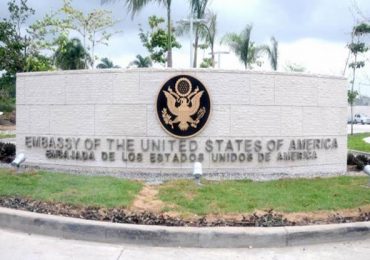 Embajada USA en RD avisa no se requiere prueba de COVID-19 para entrar a EEUU