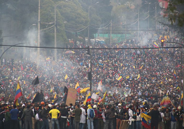 Presidente de Ecuador recibe a indígenas y alcaldes en quinto día de protestas