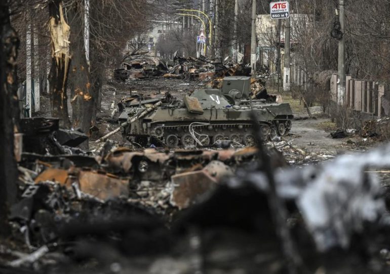 Ucrania recupera cuerpos de 64 combatientes en intercambio con Rusia