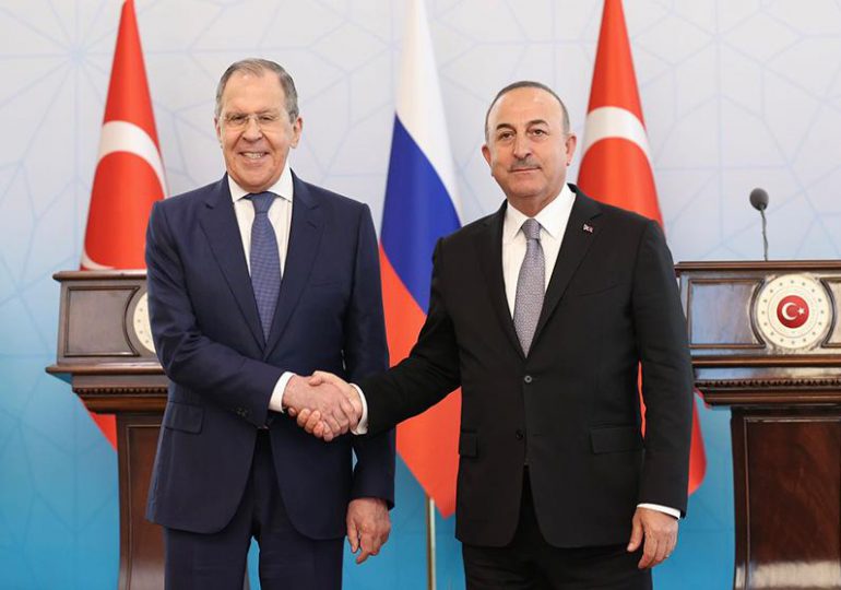 Rusia y Turquía discuten plan de exportación de granos ucranianos