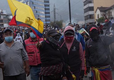 Estados Unidos insta a "reconsiderar" viajes a Ecuador debido a disturbios