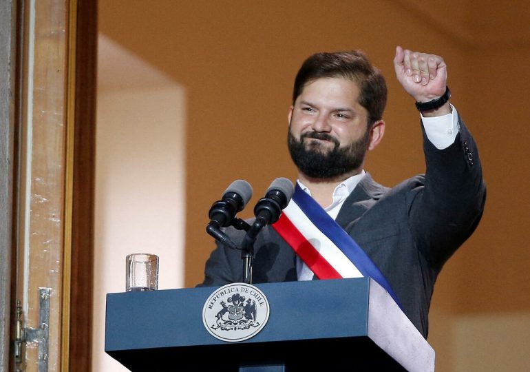Presidente de Chile felicita victoria de Petro Gustavo