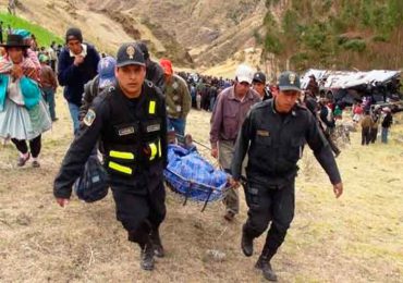Caída de camioneta a un abismo deja 16 muertos en selva central de Perú