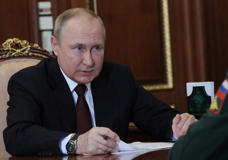 Putin ordena seguir la ofensiva en Ucrania tras tomar el control de la región de Lugansk