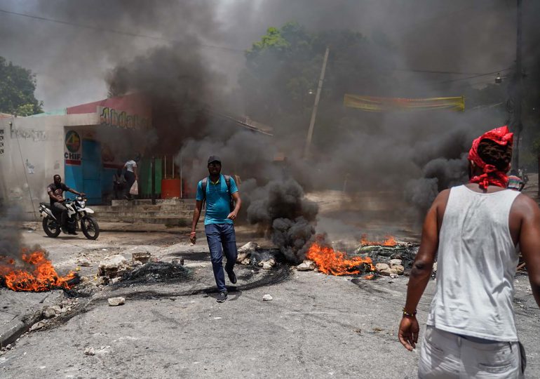 La falta de combustible y electricidad se extiende por Haití con la violencia pandillera