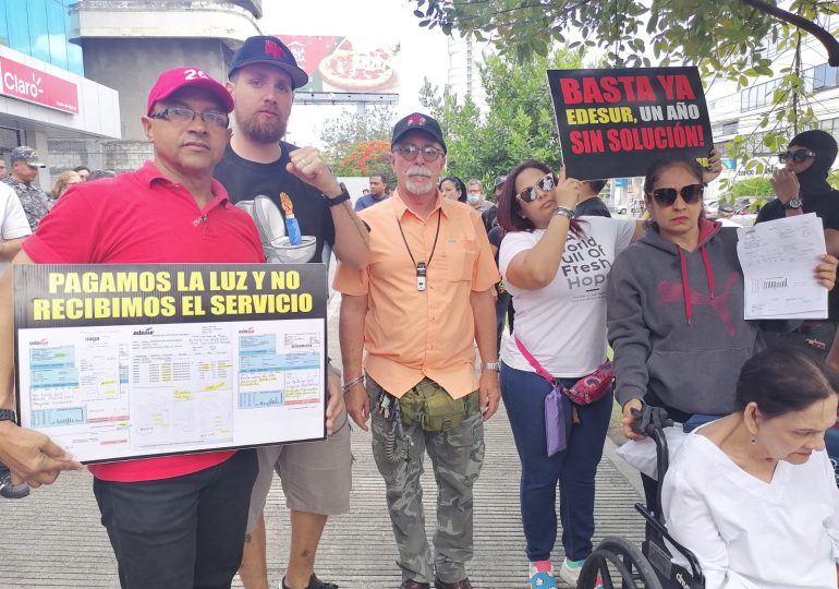 Somos Pueblo protesta frente a oficina de Edesur contra aumento "abusivo" a factura eléctrica