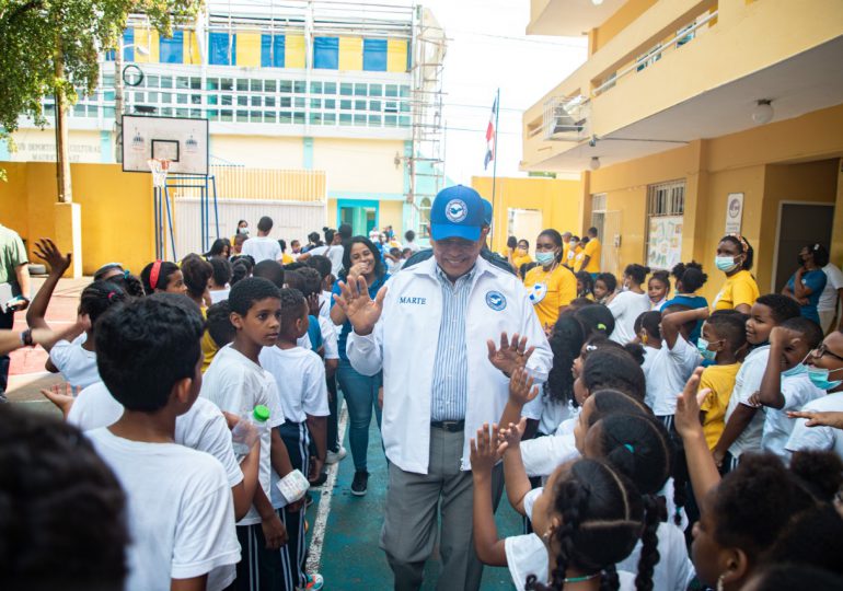 CND acompaña a cientos de estudiantes de la Escuela Club Mauricio Báez