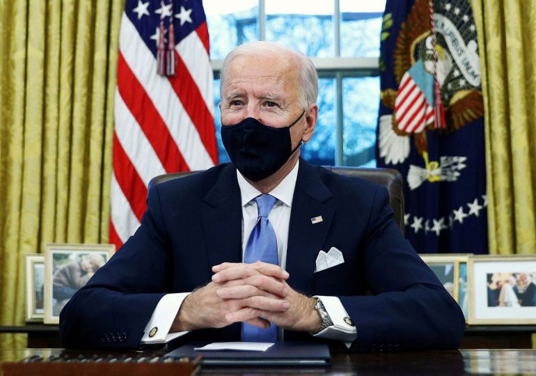 Biden terminó su aislamiento por covid y volvió al Salón Oval