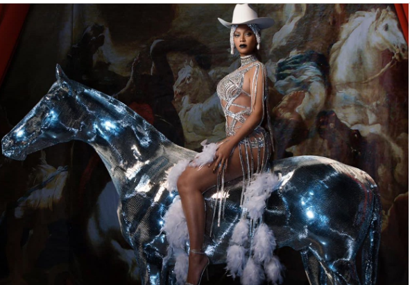 La diseñadora dominicana Giannina Azar viste a Beyoncé  para portada de nuevo disco