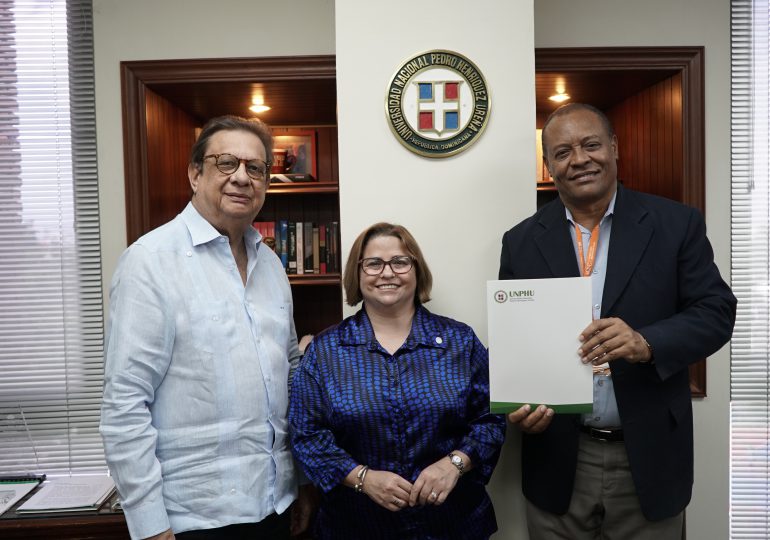 La UNPHU y el MOPC firman contrato de capacitación