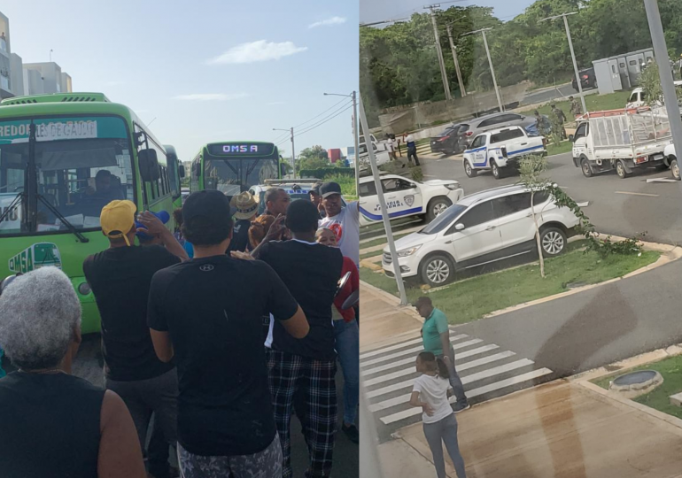 Moradores de Ciudad Juan Bosch protestan por constantes apagones