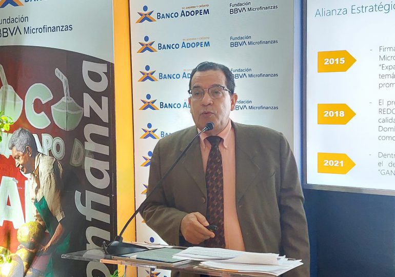 Banco Adopem lanza proyecto "Ganadería Familiar Sostenible"