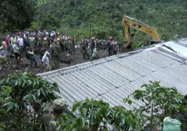 Vídeo| Tres niños pierden la vida, tras derrumbarse escuela en Colombia
