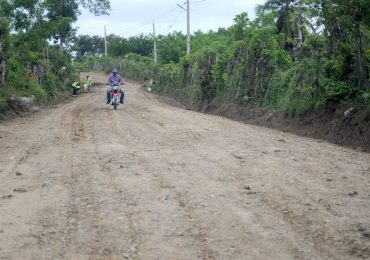 Ministro de Obras Públicas supervisa trabajos de construcción carretera Hato Mayor-El Puerto