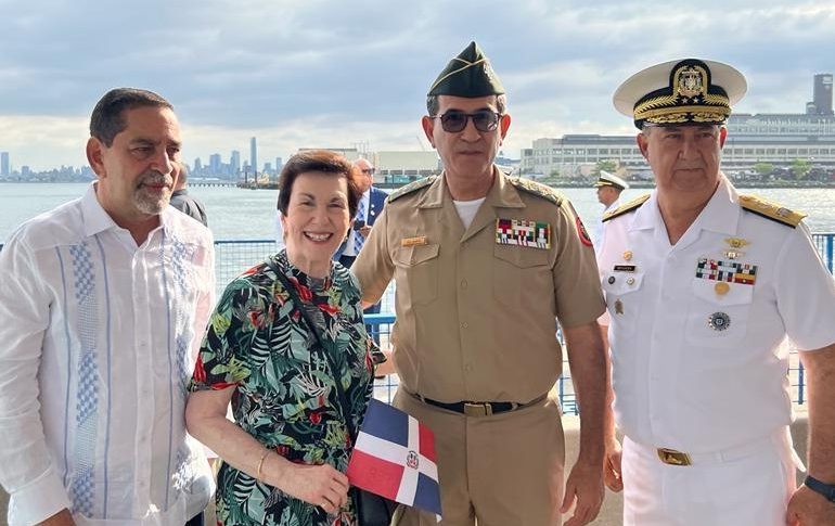 Embajadora dominicana en EEUU da la bienvenida a buque escuela de RD en Nueva York