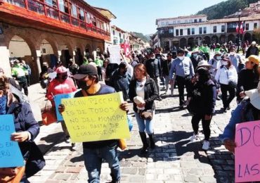 Turistas protestan tras agotarse boletos para visitar Machu Picchu en Perú
