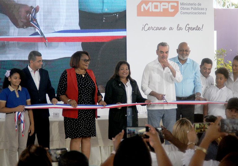 Presidente Abinader          inaugura nueva escuela valorada en RD$103 millones en Sabana Perdida
