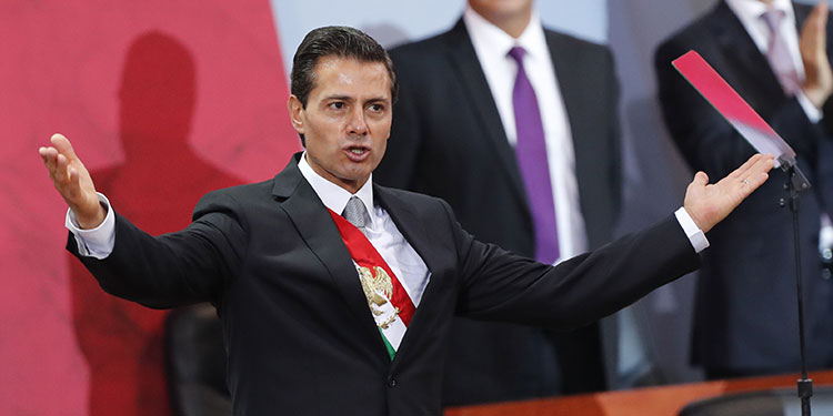 Denuncian a expresidente de México por presuntas transferencias opacas hacia España