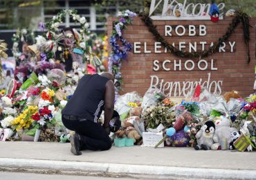 Respuesta policial "caótica" y "apática" a tiroteo en escuela de Texas, dice informe