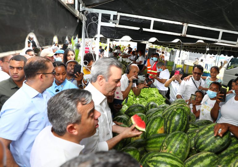 Abinader visita Gran Feria "Inespre Más Cerca de Ti" en Santo Domingo Este