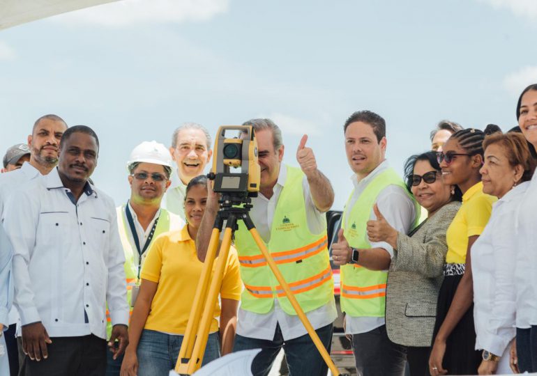 Presidente Abinader y ministro Bonilla inician la construcción de la UASD en Neyba