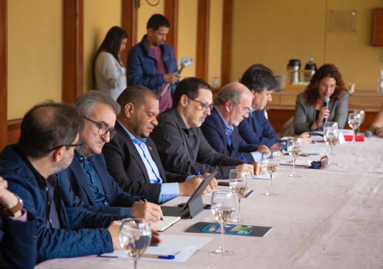Alcalde Carlos Guzmán desarrolla agenda de trabajo en Colombia