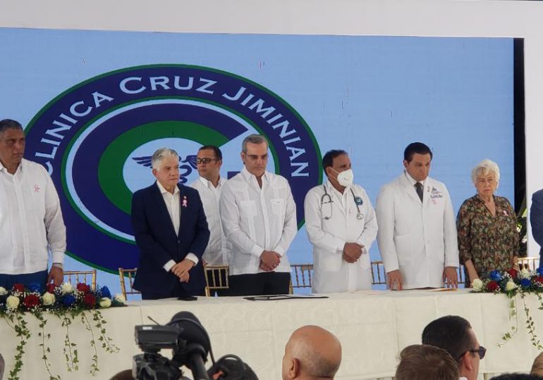 Abinader encabeza inauguración de centros médicos en Clínica Cruz Jiminián