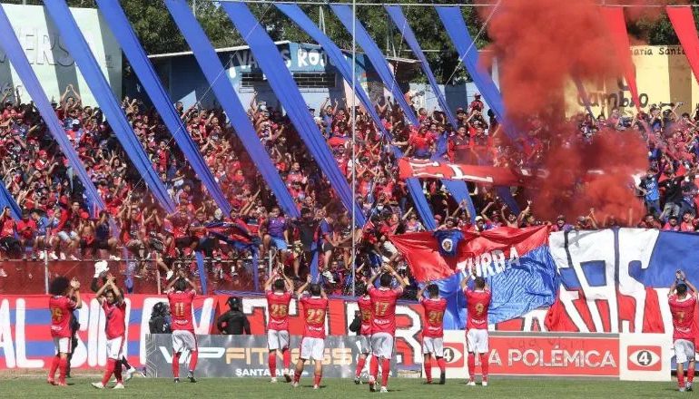 Suspenden jornada de fútbol salvadoreño salpicada por investigación de Fiscalía