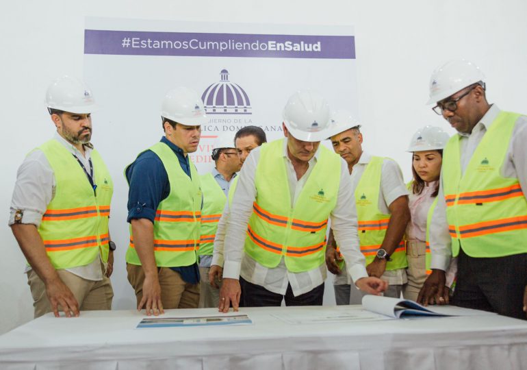 Abinader y Bonilla supervisan avances de construcción del Hospital Municipal de Villa Hermosa en La Romana