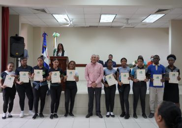 OMSA entrega certificados a 223 estudiantes que realizaron pasantías