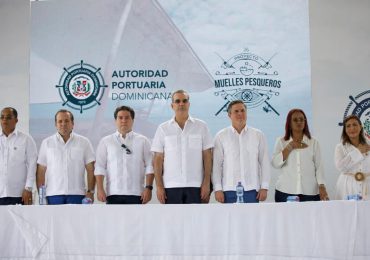Presidente Abinader da primer palazo para construcción de muelle de pescadores en municipio Sánchez