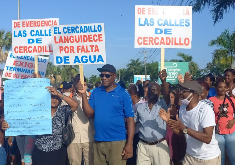 Comunidades de Villa Mella reclaman agua potable y asfaltado de calles